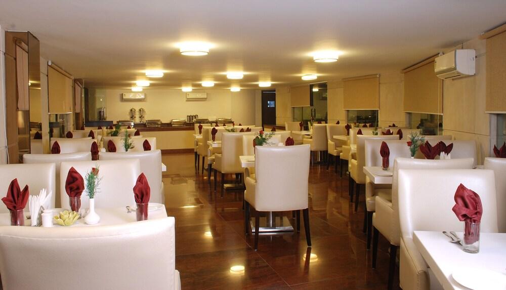Africa Avenue Gk - 1 Hotel นิวเดลี ภายนอก รูปภาพ